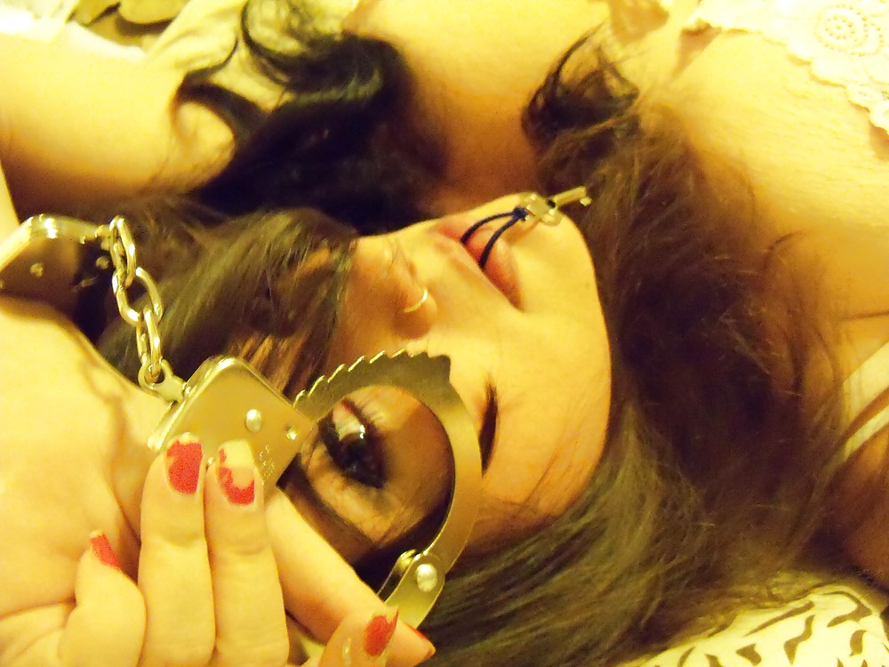 Porn image SmutDates,com Username  'wtfleesha'