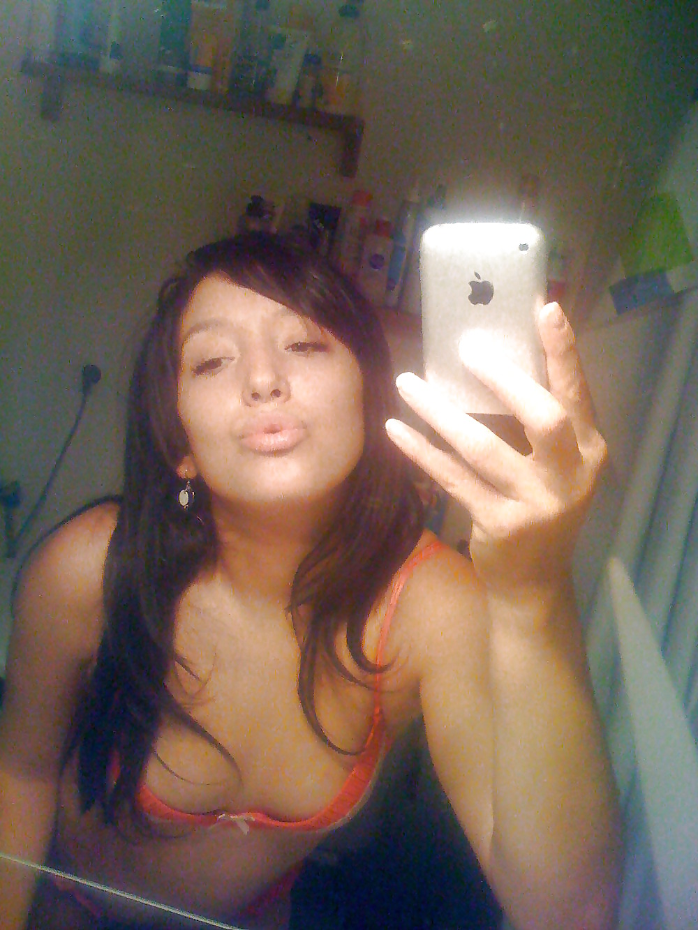 Porn image French Amateur Brunette Sarah Shooting Herself