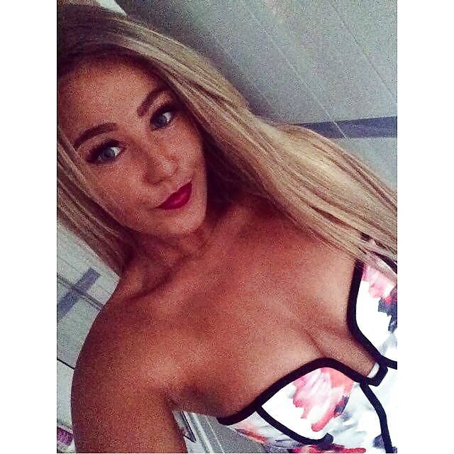 Porn image Chav practices her duck face