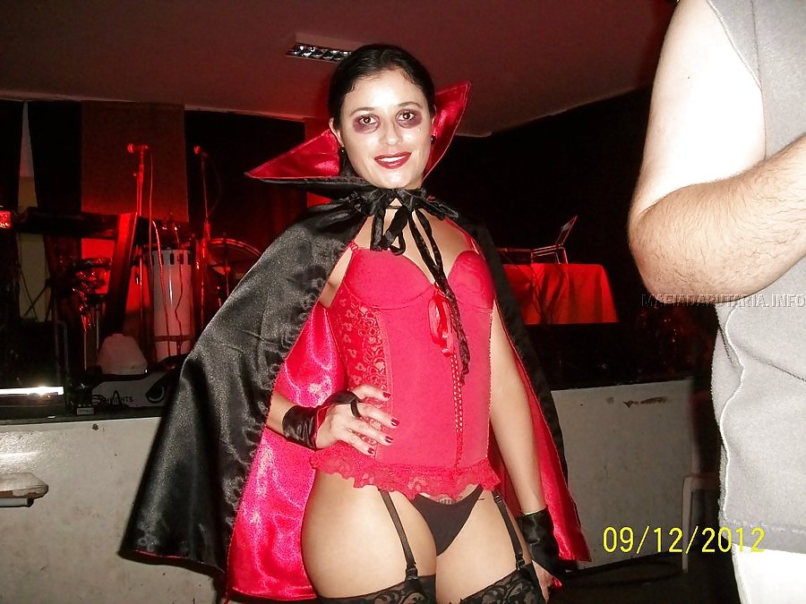 Porn image Baile de Fantasia Vampira Aninha