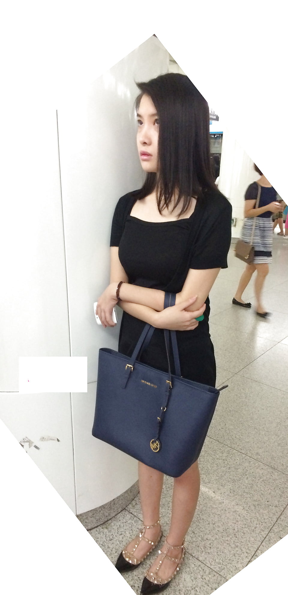 Porn image Pretty chinese girl in public