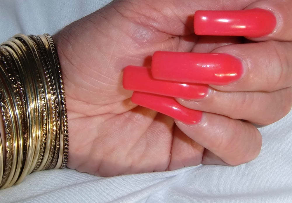 Sissy In Pink Lips Long Nails 6 Pics XHamster