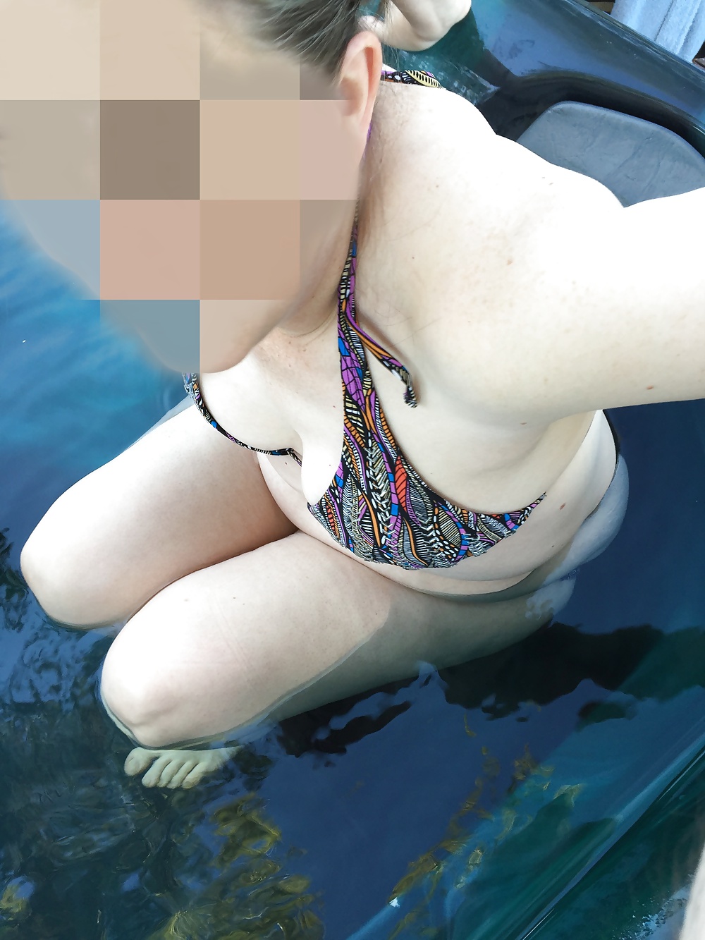 Porn image Sexy Mormon MILF in her bikinis