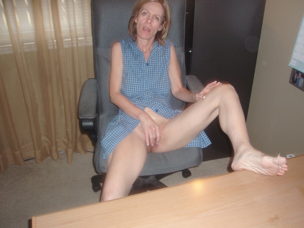 13. Mature wife displays her parts 4 all - 143 Photos 