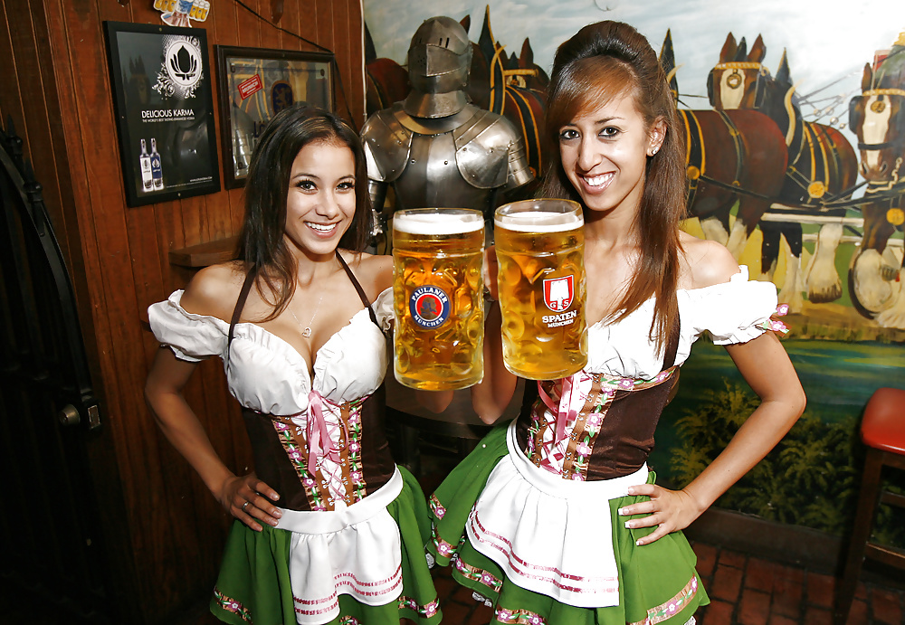 Porn image Frauen und Bier, Frauen im Dirndl - Lebe das Oktoberfest!