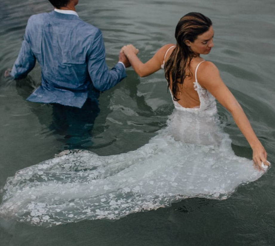 Brides that are lovely and wet - 12 Photos 