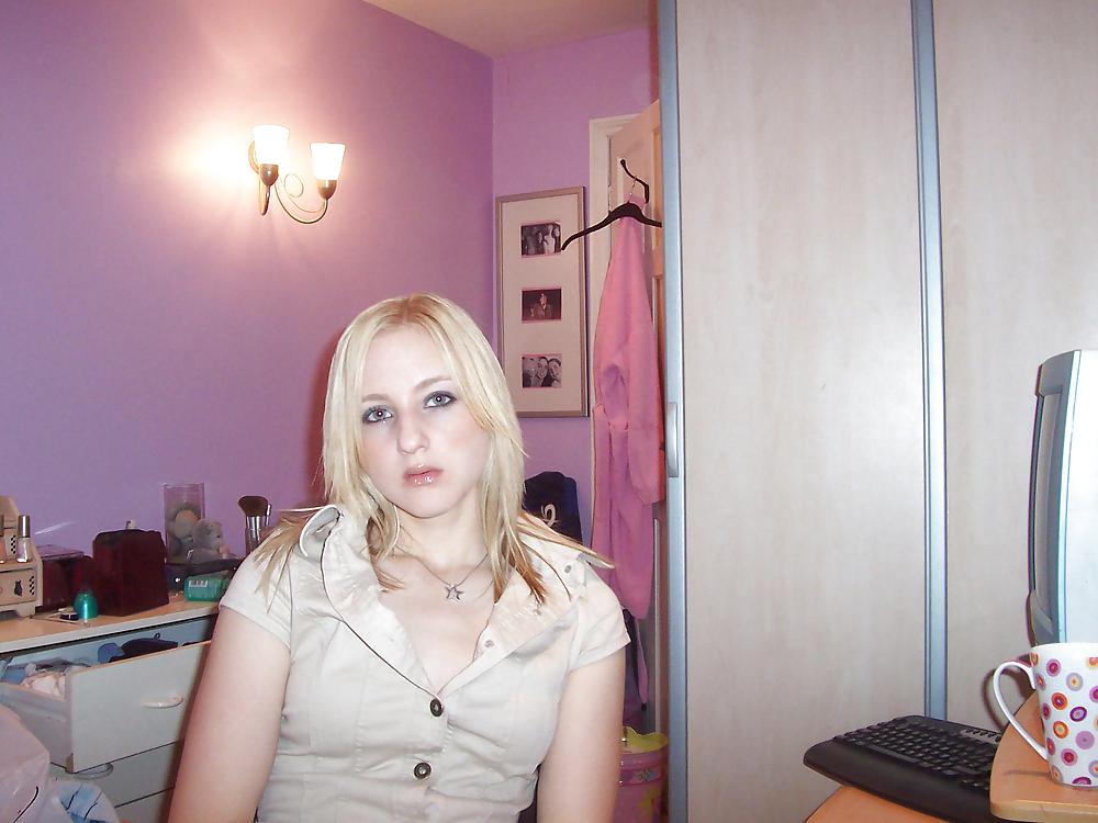 Porn image Amateur Teen Blonde in Bedroom