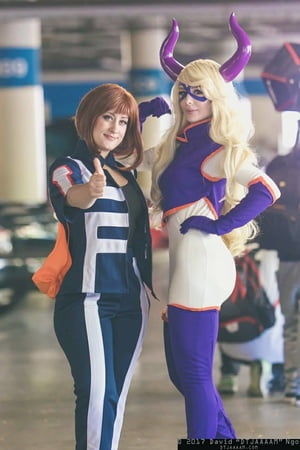 wonderfull girl redhead cosplay busty         