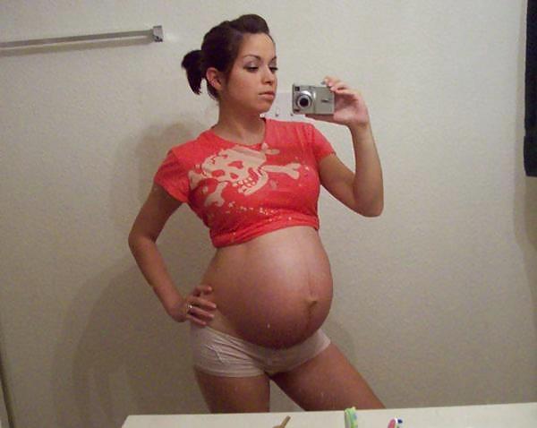 Porn image Amateur PREGNANT teen selfshot part 2