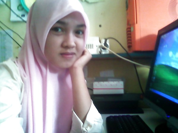 Porn image indonesia- cewek jilbaber selfie bugil