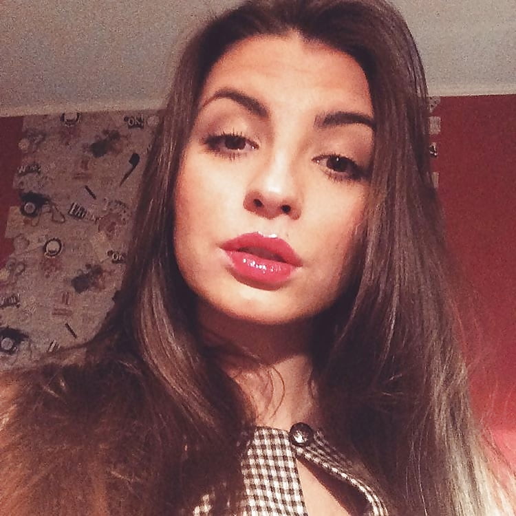 Porn image (This cunt loves to suck dick)