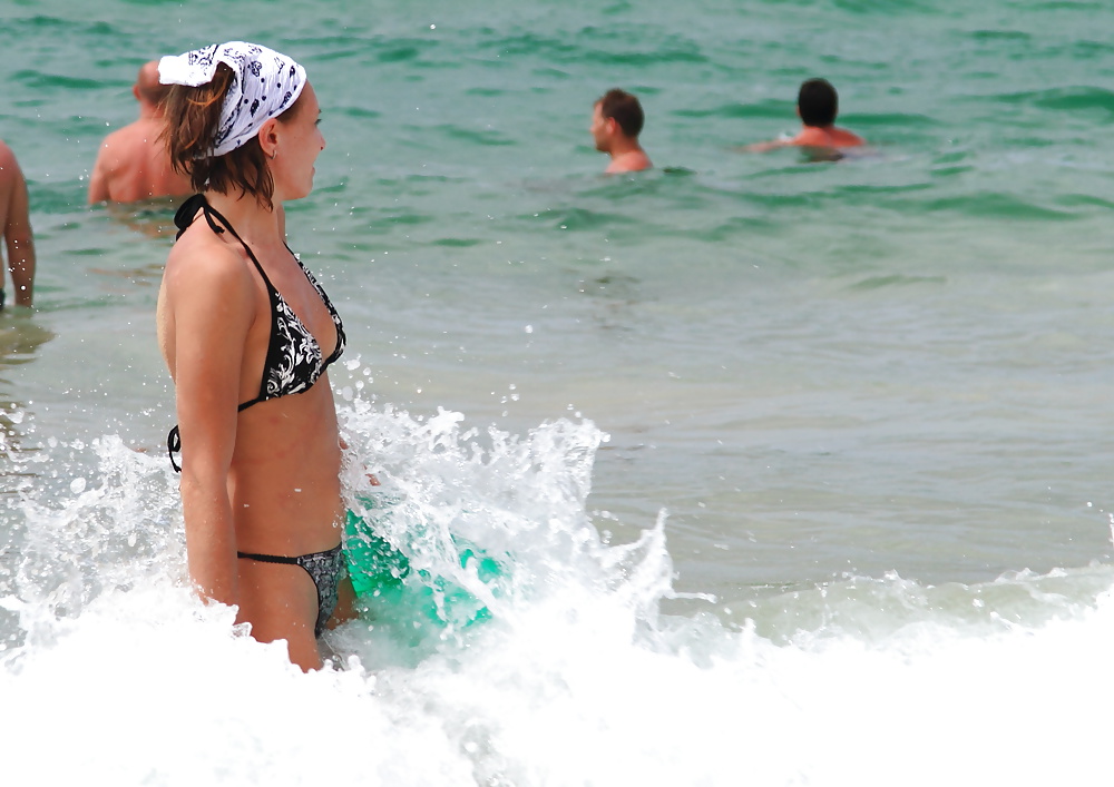 Porn image Candid Beach Pics 29