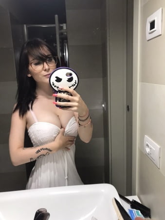 different sexy pics lou nesbit lia louise         