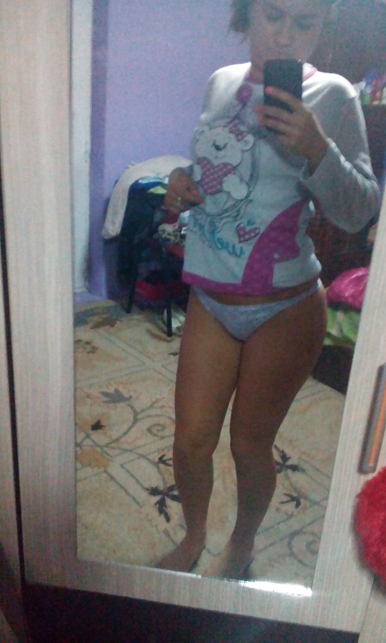 Porn image 18yo Romanian self pussy, ass and tits pt2