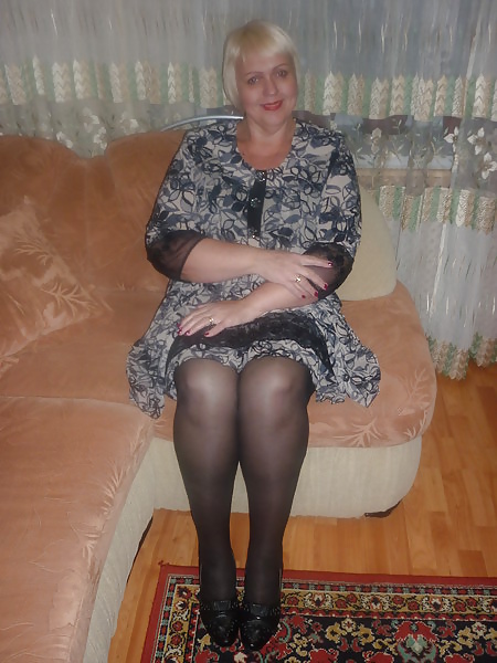 Porn image Russian mature woman, legs in stockings! Amateur!
