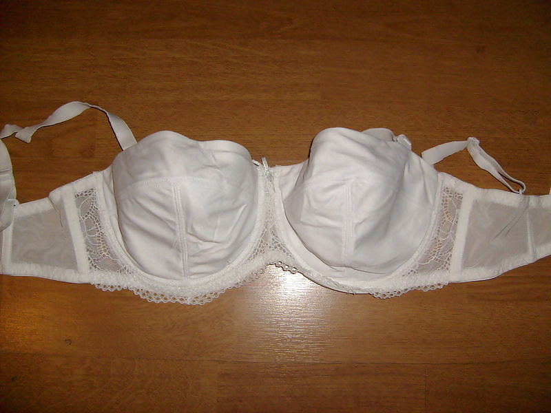 Porn image Woman their sell bras on the net 4