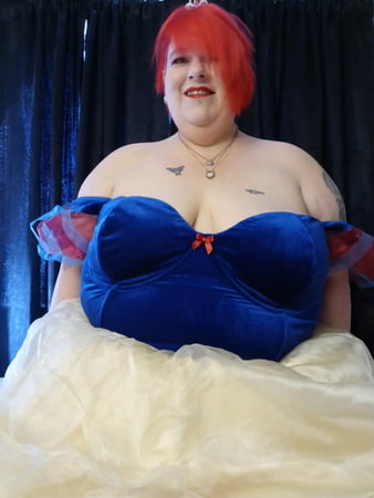 raven plays dress up         