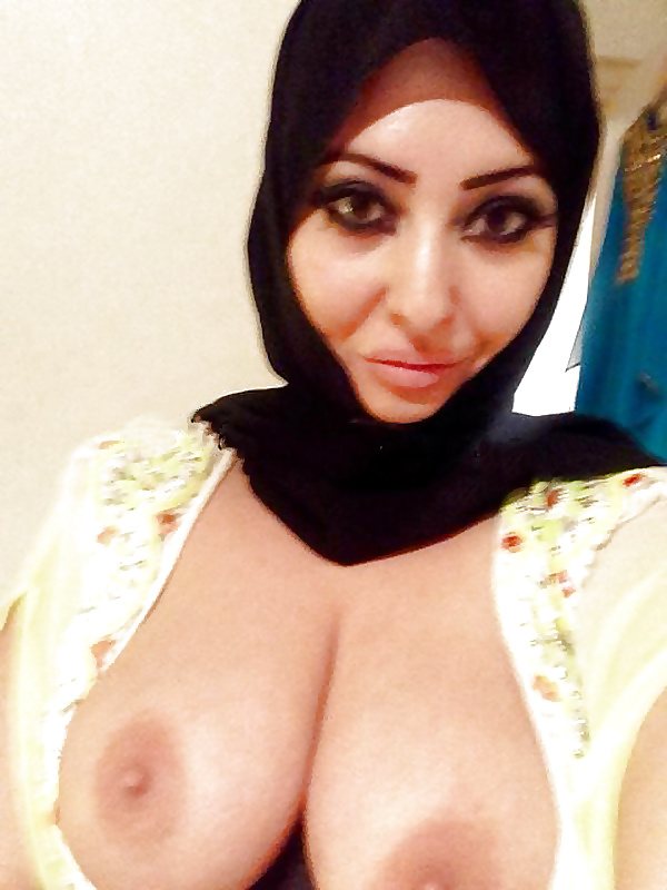 Arab hijab girl boobs flash