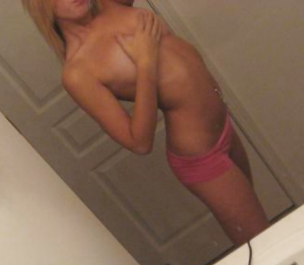 Porn image Blond Teen Girl with amazing body Selfshot 2of3