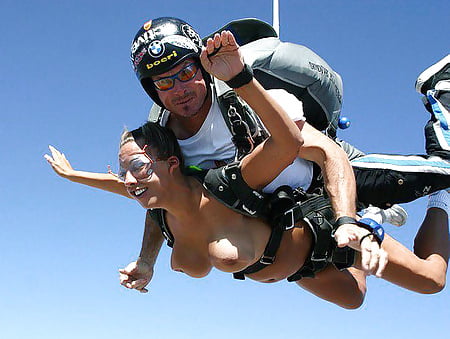 naked girl skydiving