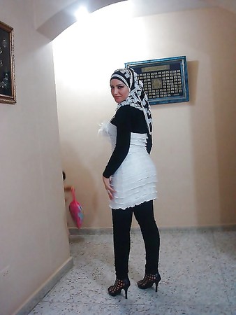 hijabi girl with heels - she will make your dick hard !