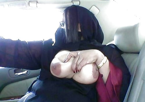 Indian Muslim Slut Wife Showing Her Huge Boobs 2 Pics
