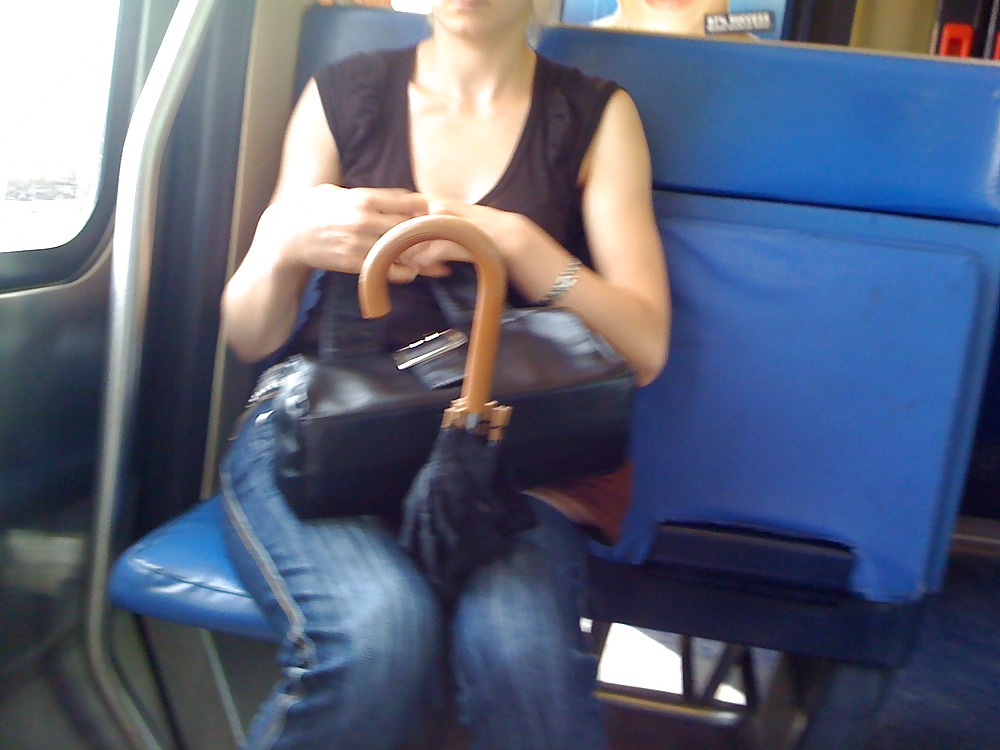 Porn image une fille dans le RER