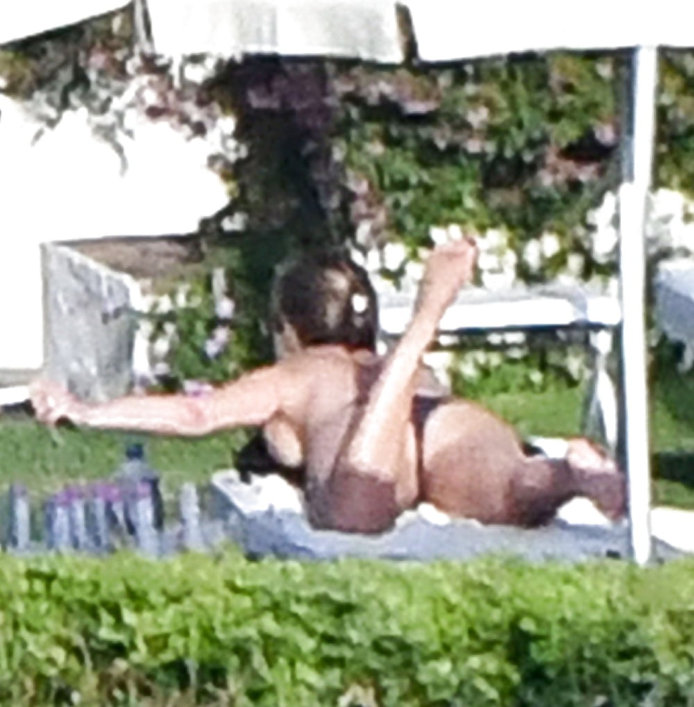 Veja Jennifer Aniston Topless in Italy - poor quality - 9 imagens em xHamst...
