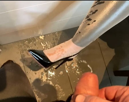 black and white pissing and blowjob         