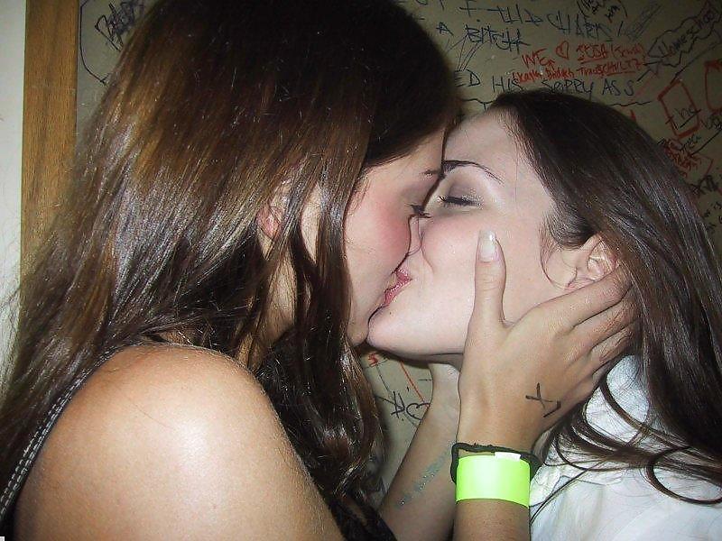 Beautiful babes doing lesbian sex