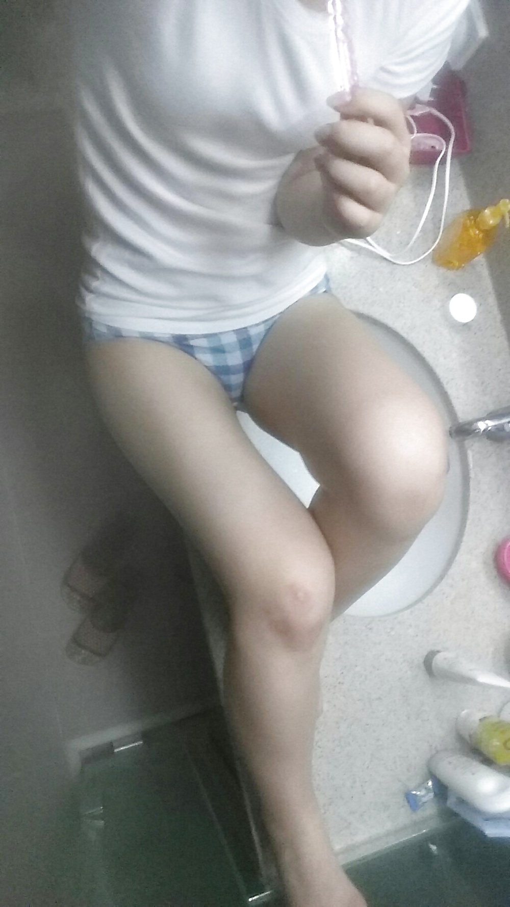 Porn image Korean girl takes self pics