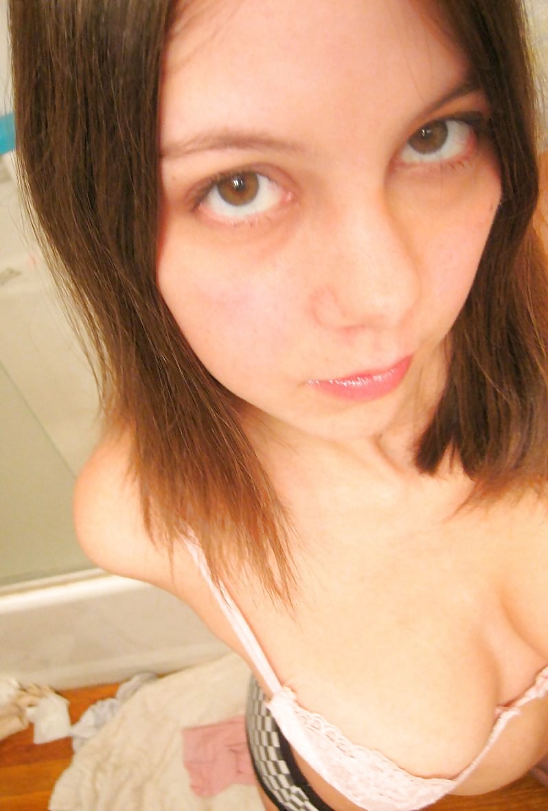 Porn image Naughty teen Megan nude selfies