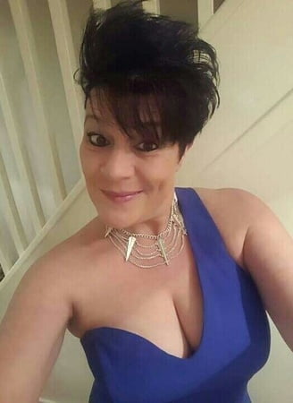 mature ladies braless cleavage pokies             