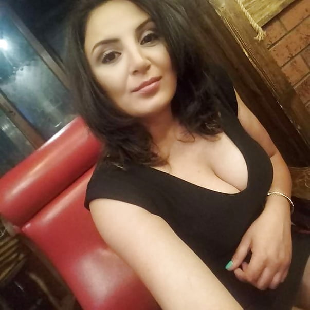 Porn image (This cunt loves to suck dick)