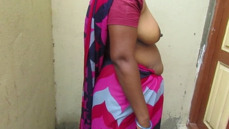 tamil aunty standing to show her boobs very hot         