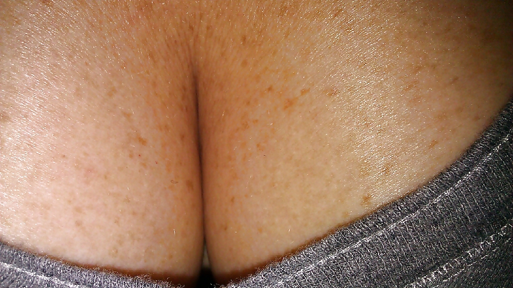Porn image cleavage