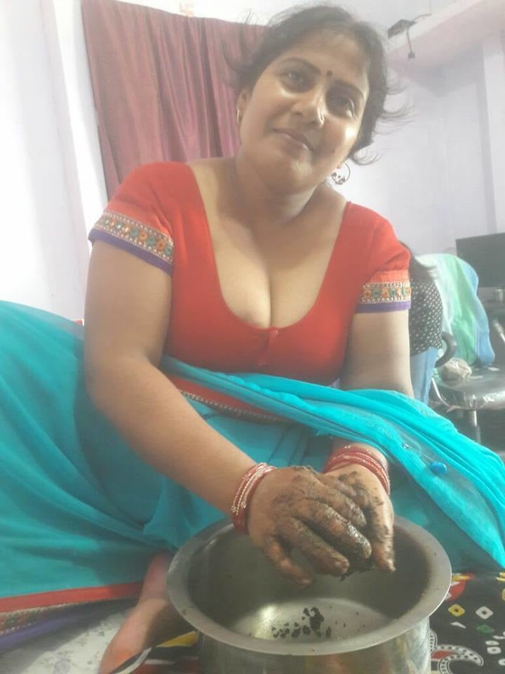 Indian Big Boobs Bhabhi In Tight Blouse Bra Stripping Gallery The