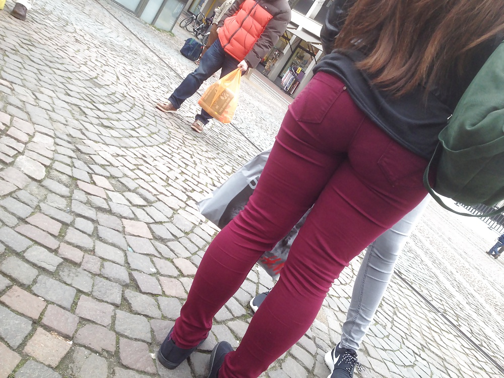 Porn image Voyeur - Big Fat Ass in red Jeans