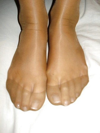 Nylon Feet Toes Soles Amateur Enjoy :)