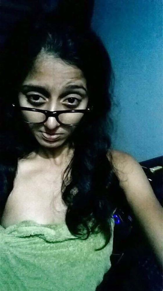 Porn image Indian skinny girl showing her small tits and shaved pussy