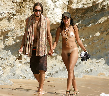 Nude girl comes with boyfriend to public beach