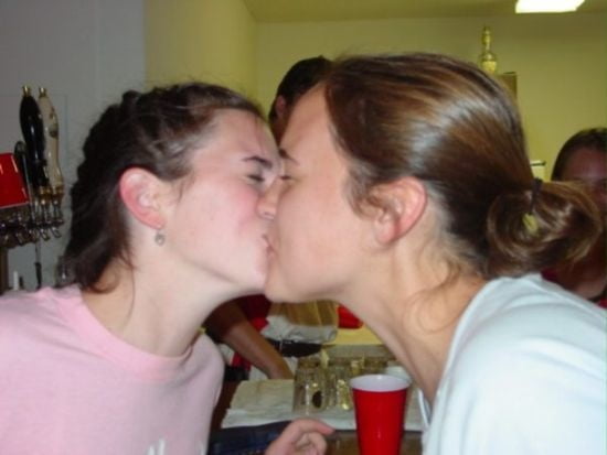 Girls kissing Girls - 12 Photos 