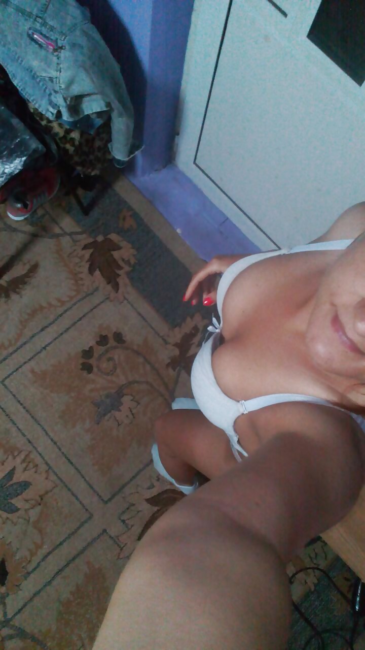 Porn image 18yo Romanian self shot pussy, tits and ass pt2