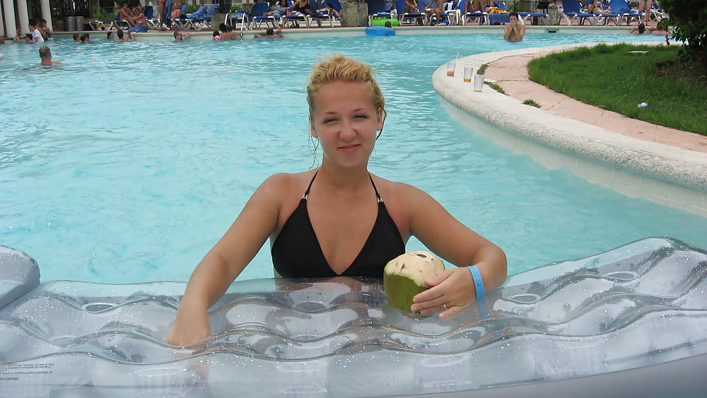 Porn image Young Couple on Vacation