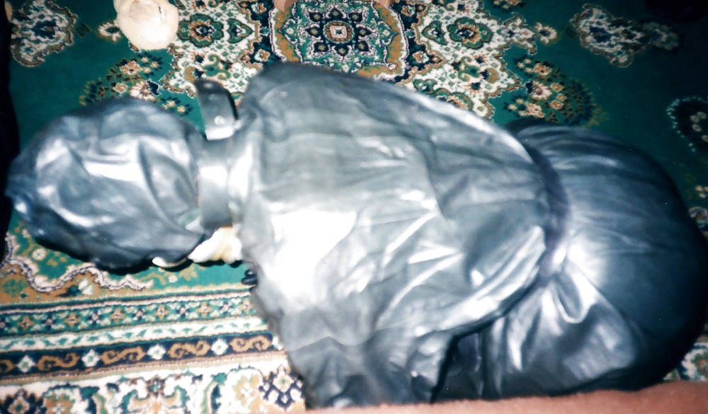 Porn image Gummibitch  enclosed