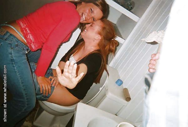 Porn image Girls on the toilet