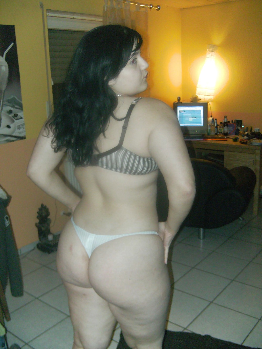 Porn image CHUBBY POSING IN LINGERIE