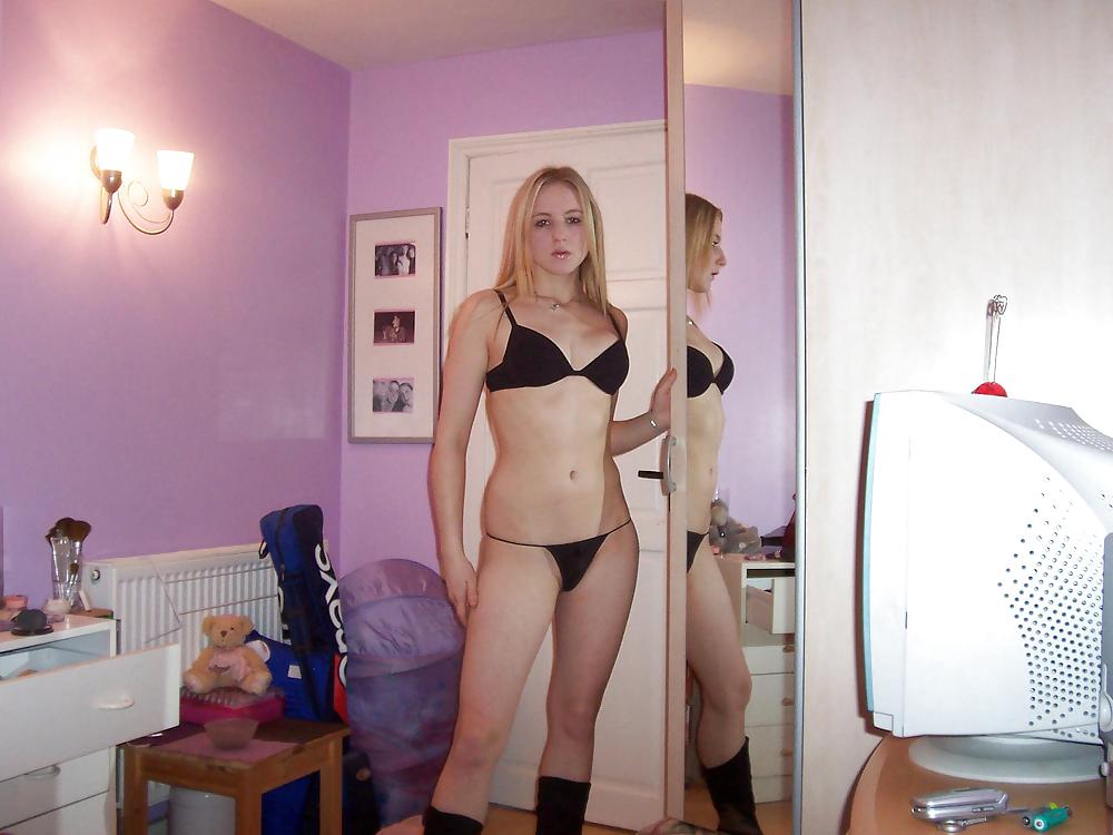 Porn image Amateur Teen Blonde in Bedroom