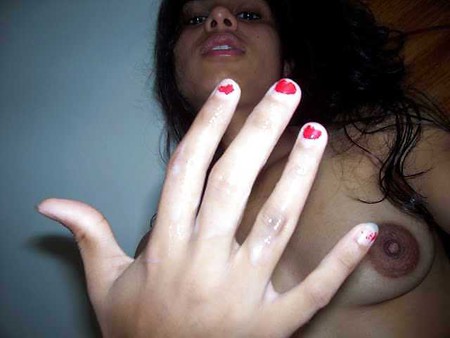 Indian teen selfshot fingering herself