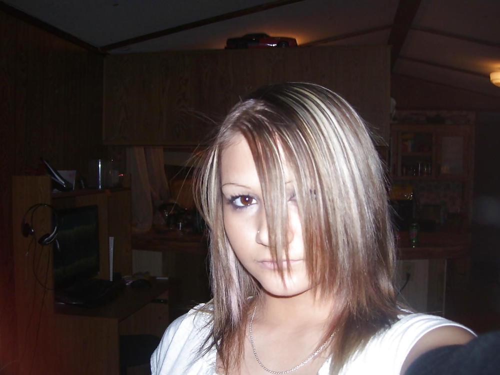 Porn image AMATEUR JULIA SHOWING OFF